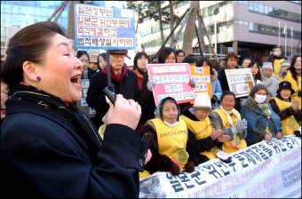 民主党の岡崎トミ子、韓国で反日活動